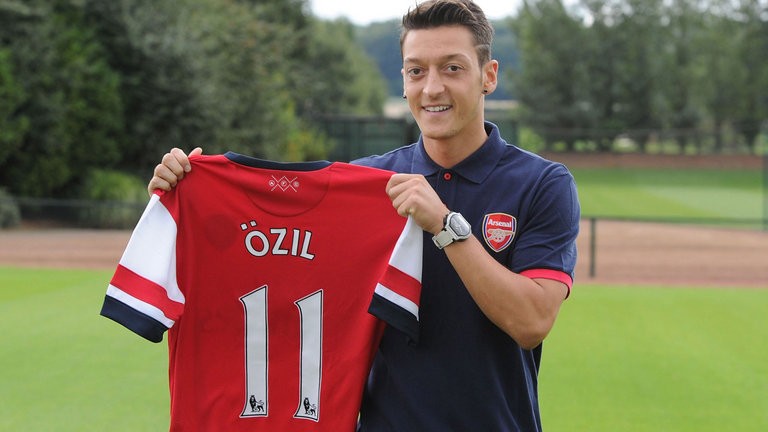 里程碑夜！瓦伦西亚完成体检，足总杯赛前刷纪录，球迷炸锅，更衣室氛围转暖的简单介绍