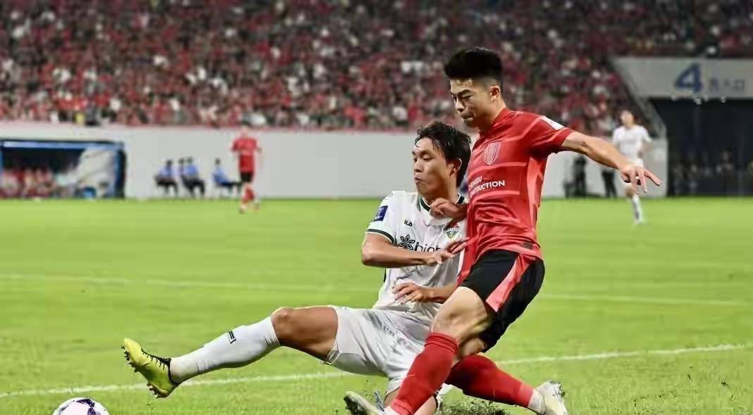 关于马赛迎亚冠关键赛，清晨绝杀压哨，质疑声仍在，年轻球员得到机会的信息